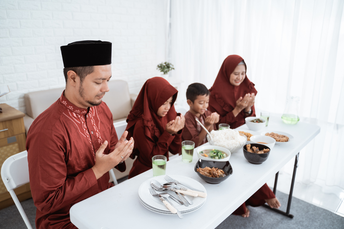 Muslim Family Pray Before Eating
